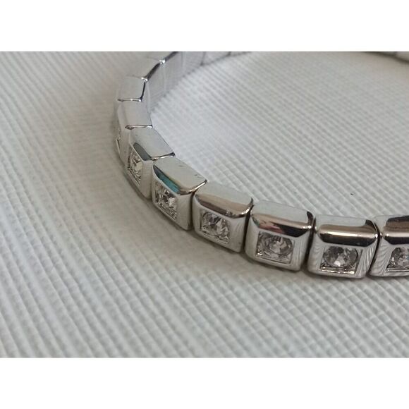Silver Toned Metal Elasticized Rhinestone Encrusted Links Signed NM Bracelet - Picture 2 of 8